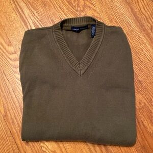 Men’s olive green cotton sweater, XL.